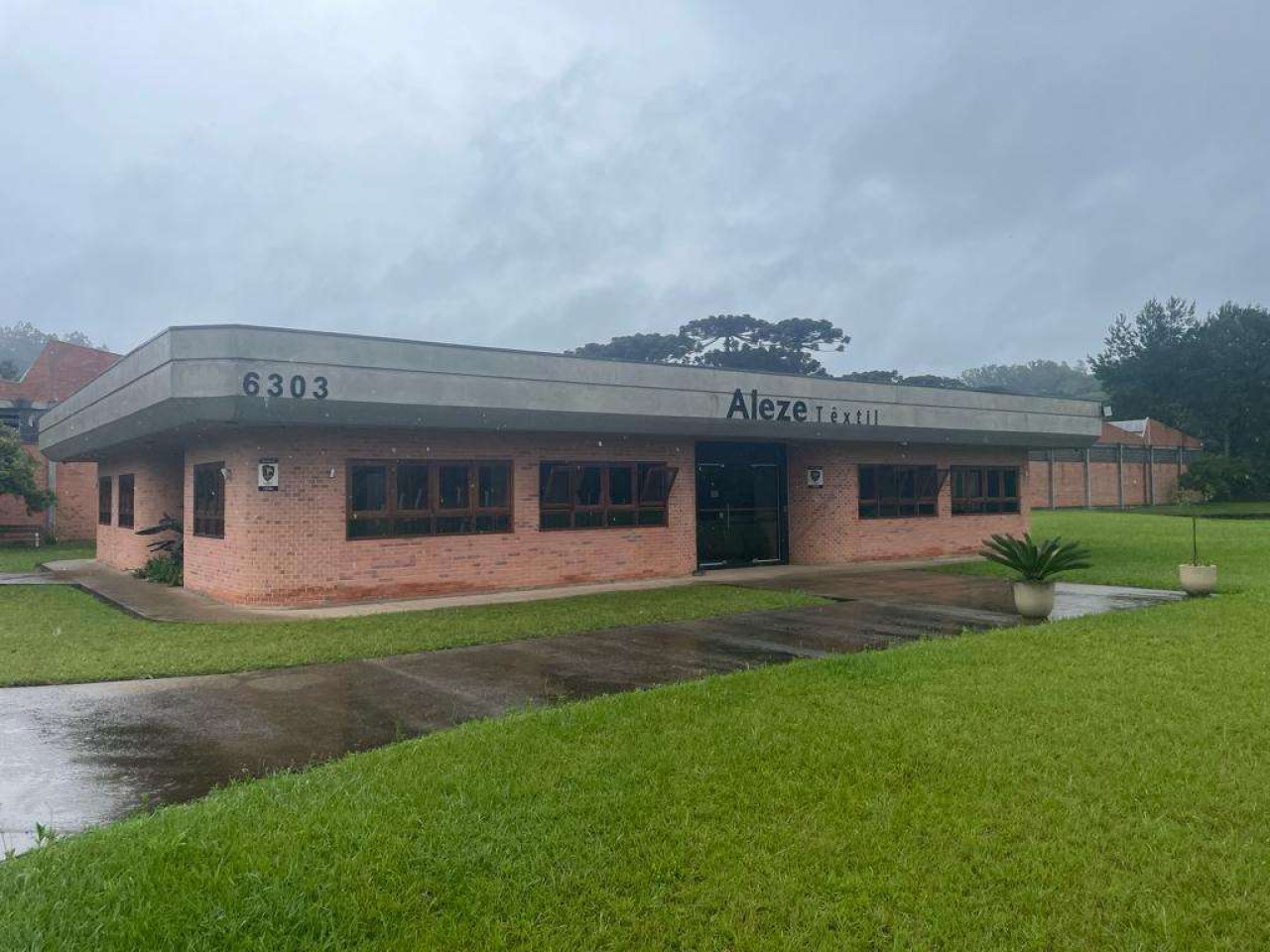 TERRENO DE 36.538,00M² COM PAVILHÃO INDUSTRIAL E DUAS EDIFICAÇÕES EM FARROUPILHA/RS