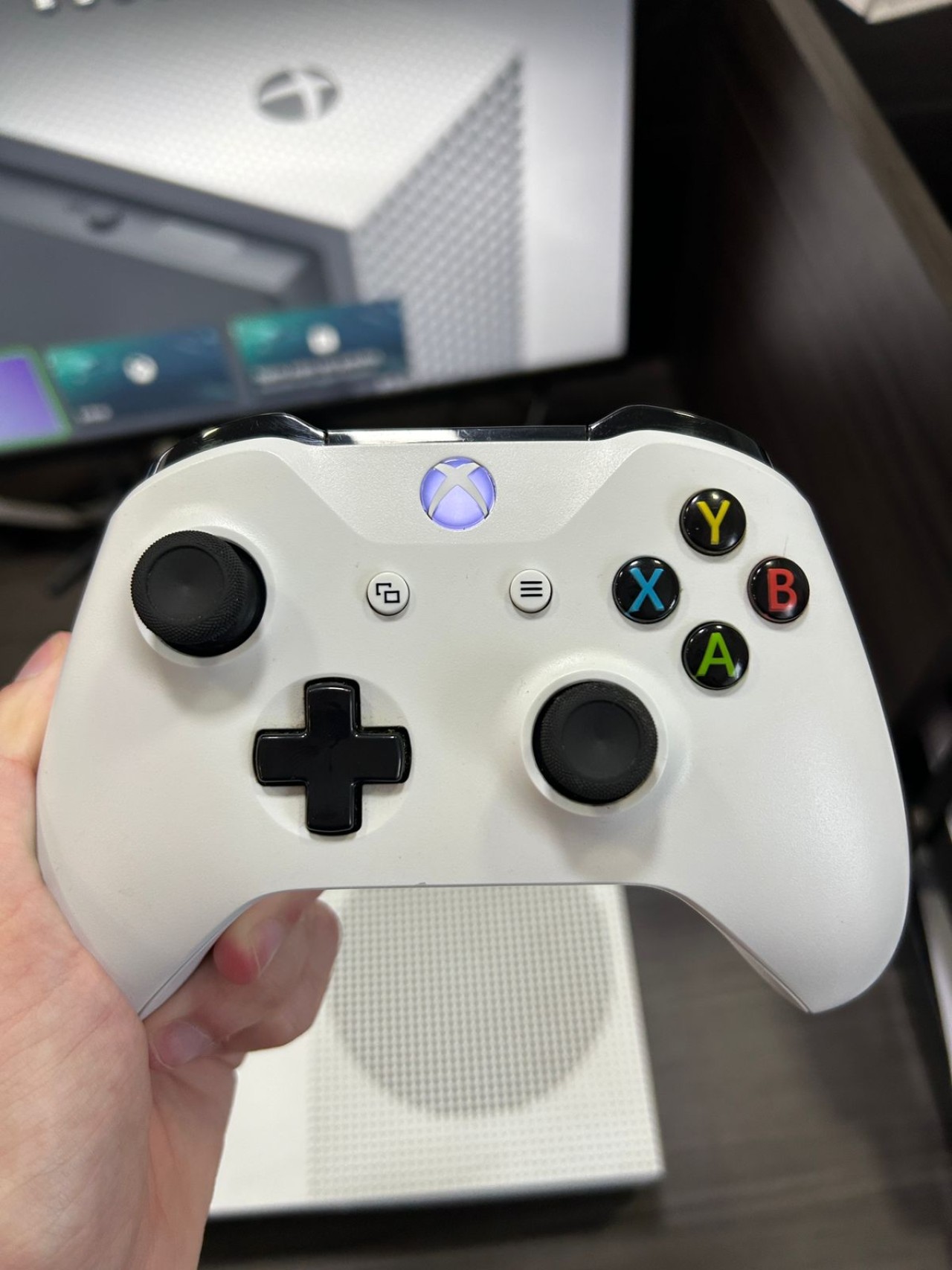 XBOX ONE S, 1TB, NÚMERO SERIAL 101265692416 EM ÓTIMO ESTADO (NA CAIXA)