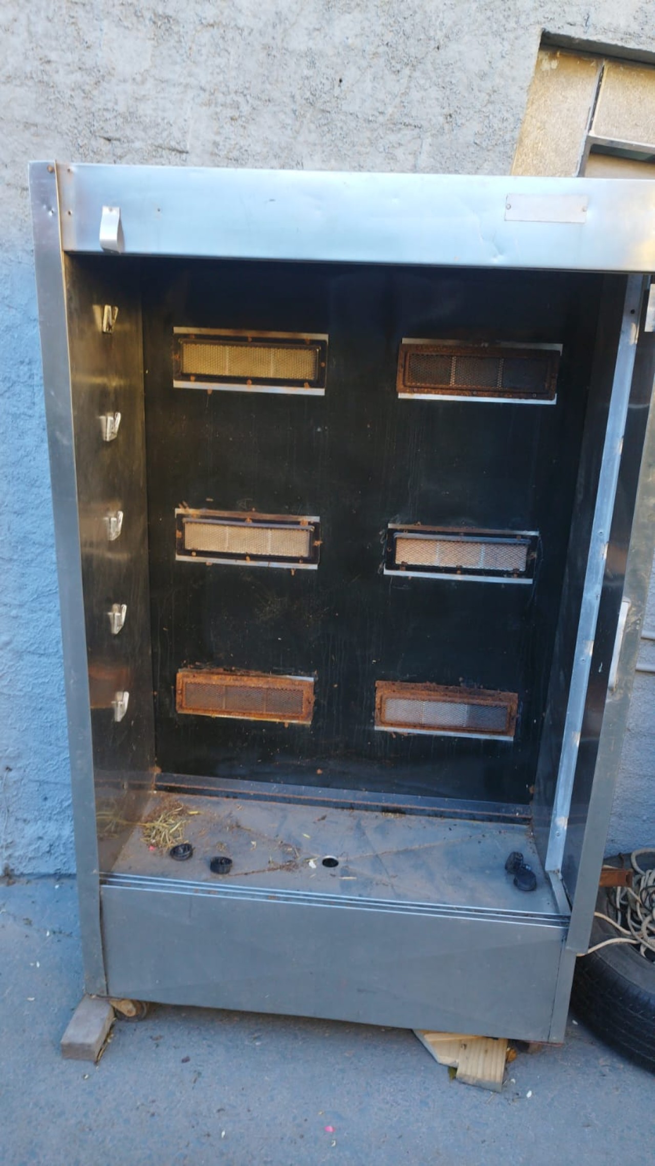 FORNO ASSADOR, MULTIUSO, PROGÁS, INDUSTRIAL, ROTATIVO, 6 ESPETOS, GÁS E ELÉTRICO (BIVOLT) E GÁS EM PÉSSIMO ESTADO DE CONSERVAÇÃO - NÃO FUNCIONA