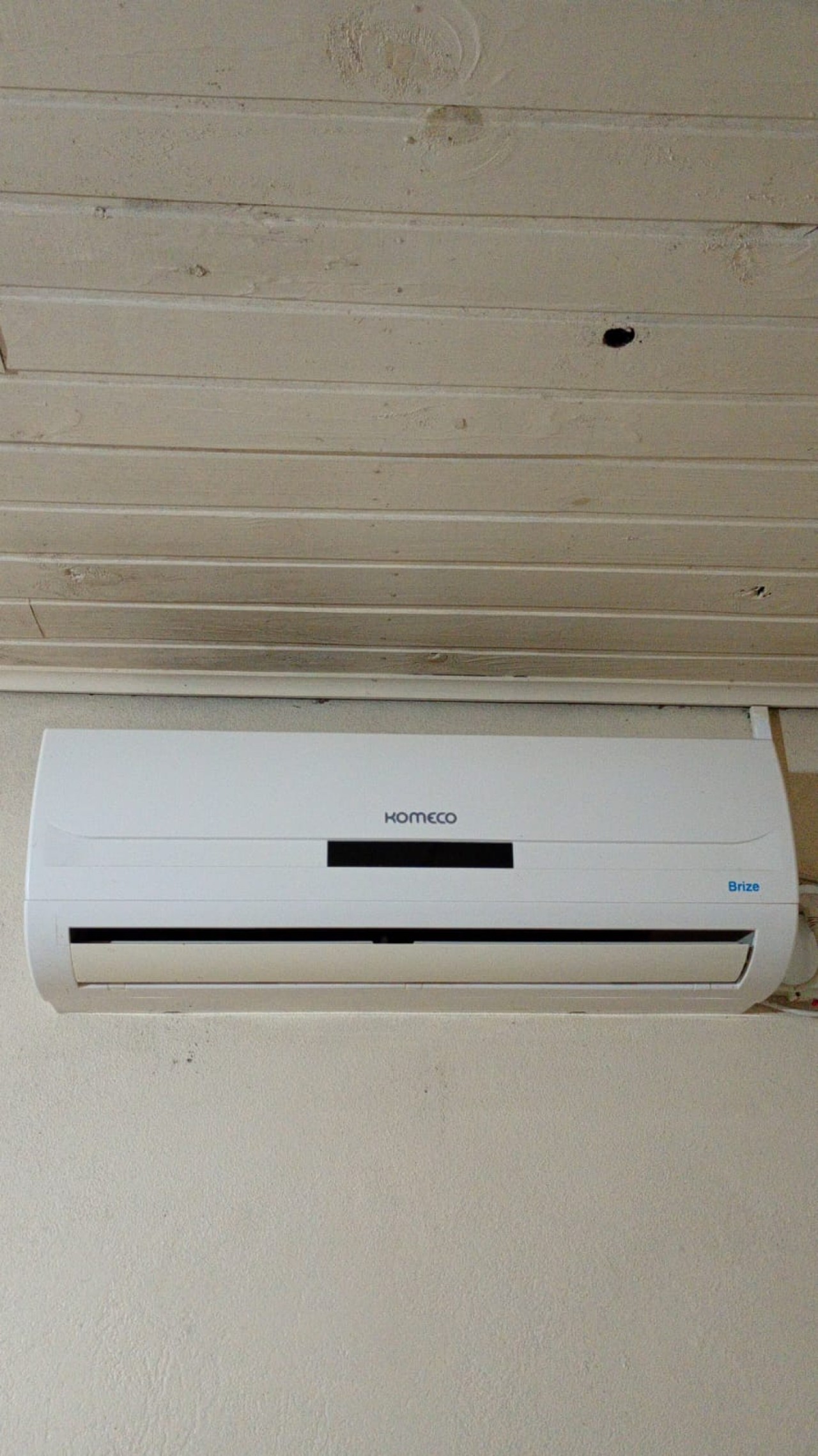 AR-CONDICIONADO SPLIT, MARCA KOMECO, 9000BTUS