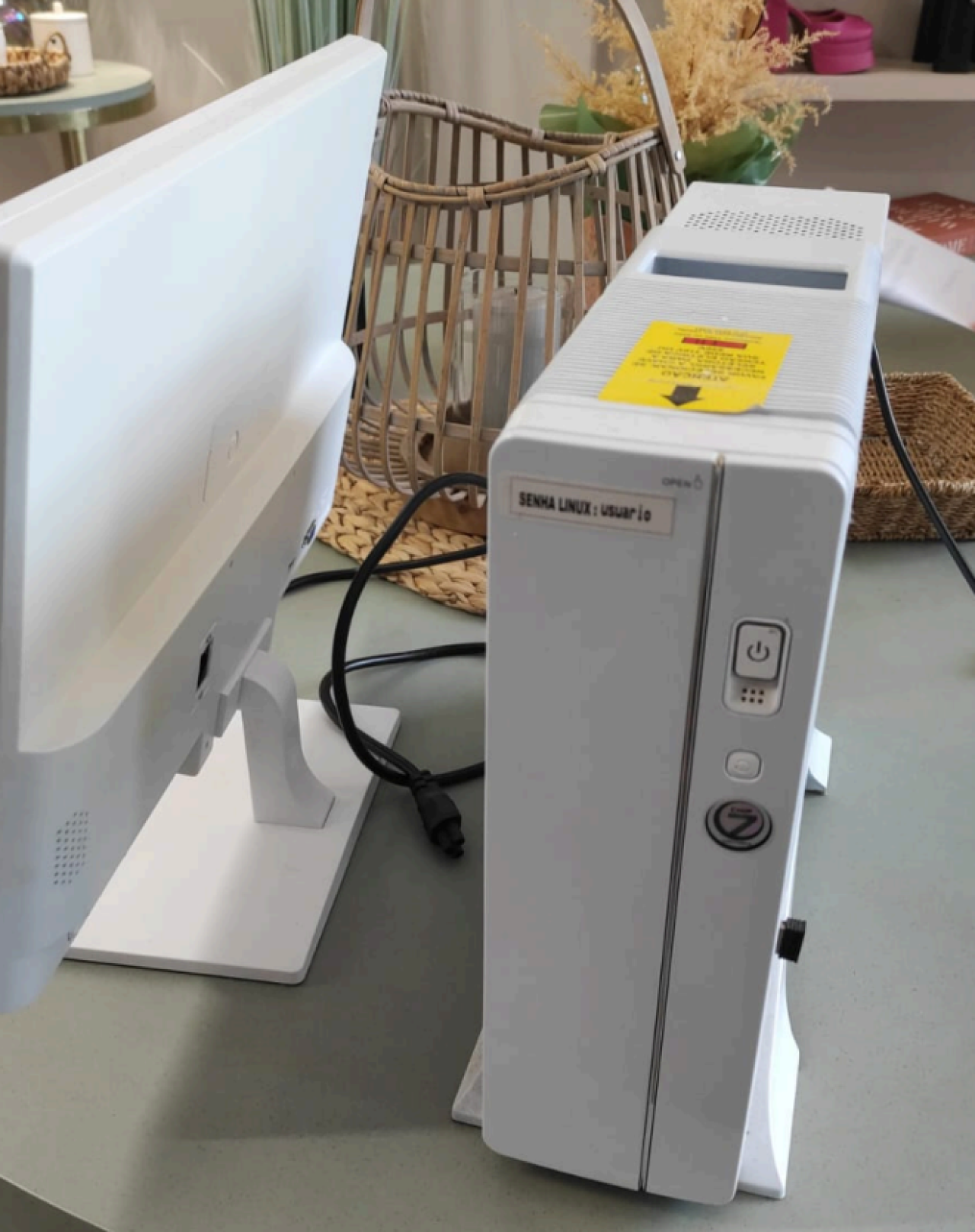 COMPUTADOR PC SLIM BRANCO I5 8GB RAM SSD 240GB COM 1 TELA BRANCA