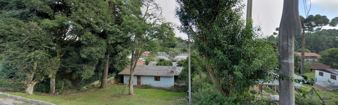 TERRENO COM 587,20m² COM DUAS CASAS NA CIDADE DE GRAMADO
