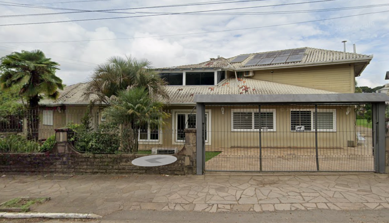 ÁREA COM 830,03m² COM BENFEITORIAS EM GRAMADO/RS