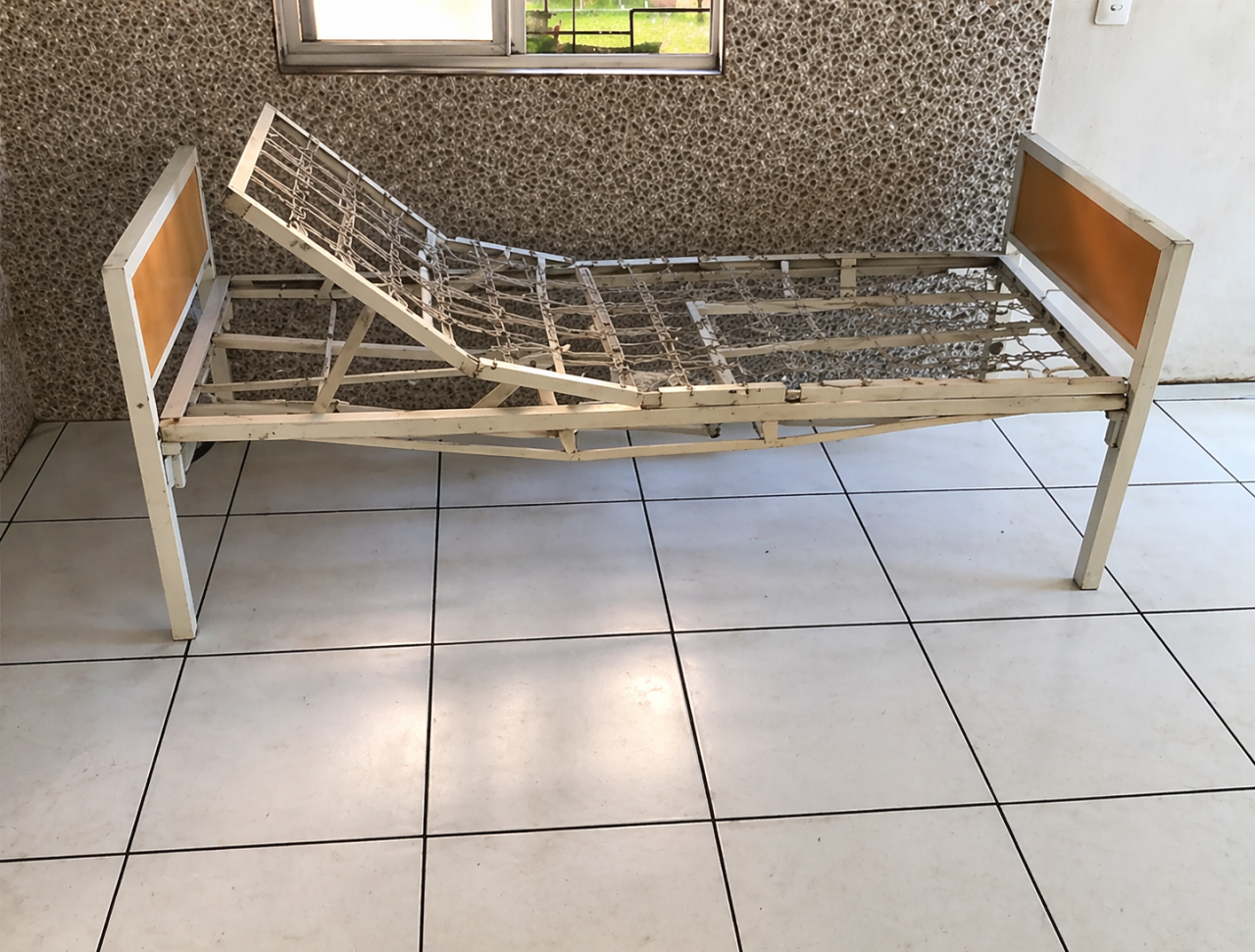 CAMA HOSPITALAR MANUAL ARTICULADA