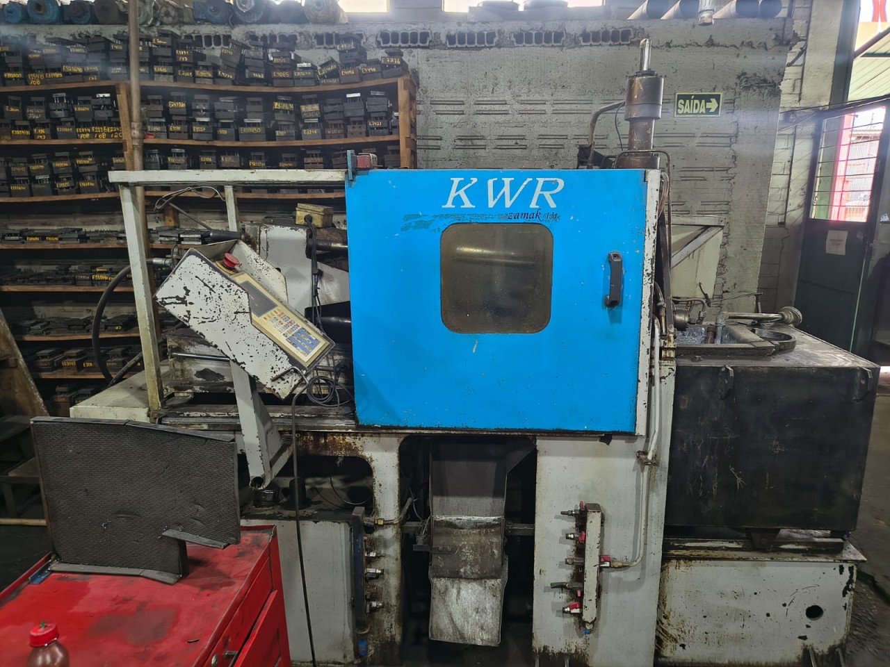 MÁQUINA INIETORA KWR ZAMAK, 13 TONELADAS, SEM NIMERO DE SÉRIE
