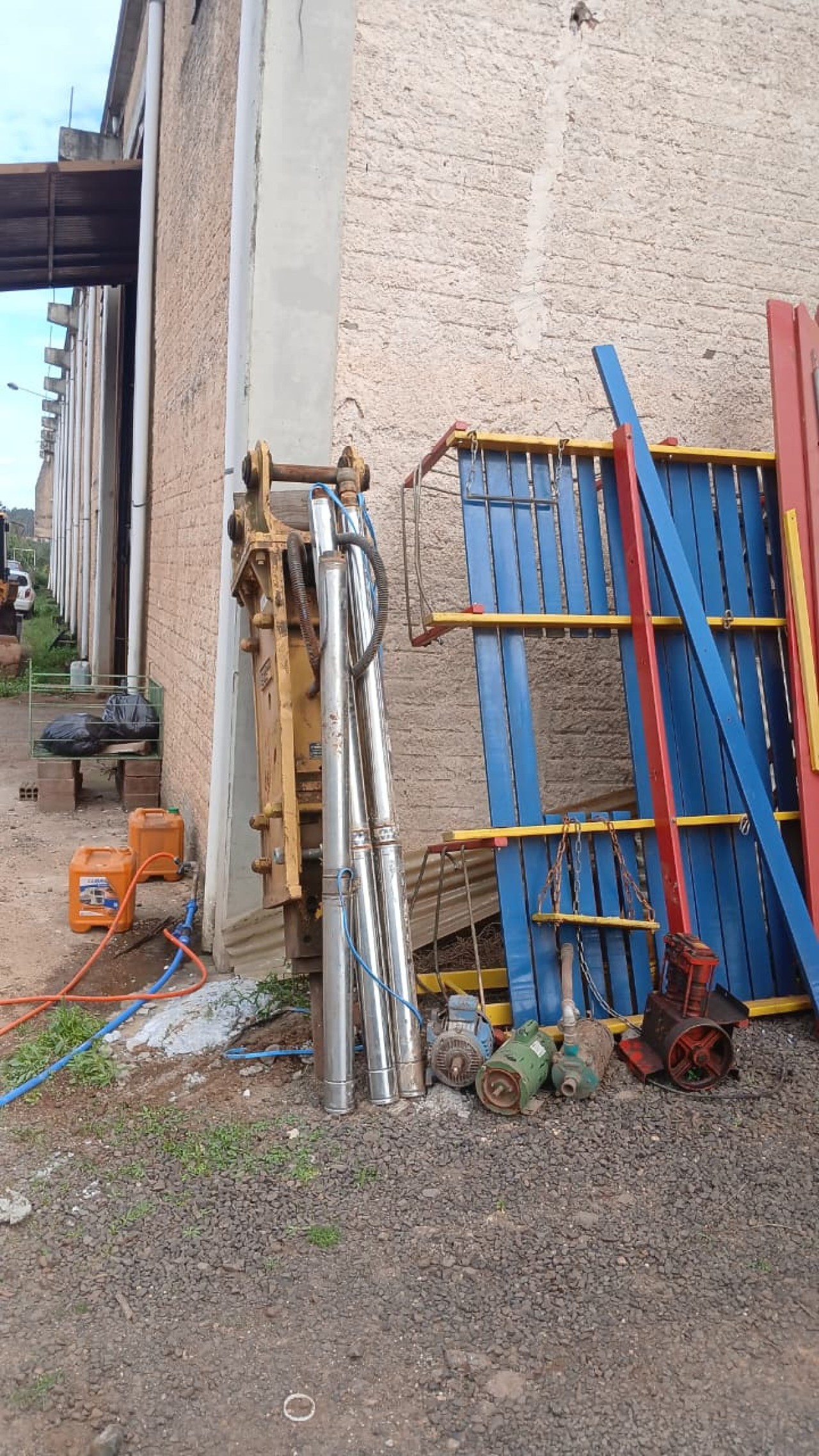 LOTE 07 - SUCATA DE MÁQUINAS, FERRAMENTAS E BOMBAS